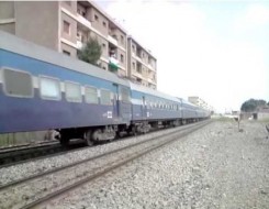 المغرب اليوم - مقتل شخصين وجرح ١٥ في خروج قطار  عن سكته في مصر