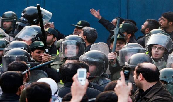 المغرب اليوم - التظاهرات في إيران تدخل أسبوعها الثالث والاضراب يعمّ البلاد والاحتجاجات تصل أصفهان