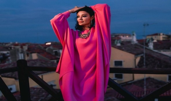 المغرب اليوم - شركات الأزياء تدعم شهر تشرين الأول للتوعية بسرطان الثدي