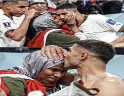 المغرب اليوم - أشرف حكيمي يؤدي مناسك العمرة رفقة والدته وأخيه
