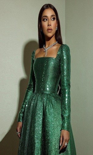 المغرب اليوم - بلقيس تشبه أميرات ديزني بفستان طويل باللون الأخضر الزمردي