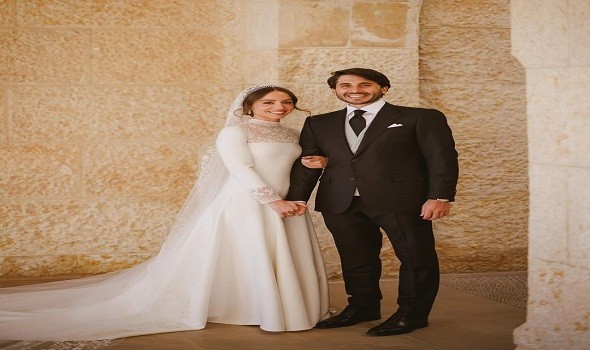 المغرب اليوم - الأميرة إيمان تخطف الأنظار في فستان زفافها الأبيض المُبهر