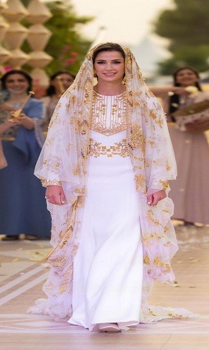 المغرب اليوم - رجوة آل سيف بفستان تراثي فاخر يجمع بين الثقافتين الأردنية والسعودية