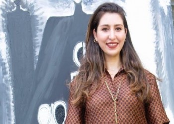 المغرب اليوم - الفنانة التشكيلية المغربية مريم صديق تُبرز الجمال والمرأة في رسومتها