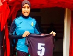 المغرب اليوم - المغربية نهيلة بنزينة أول لاعبة محجبة في تاريخ كأس العالم للسيدات