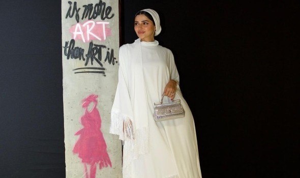 المغرب اليوم - الأزياء المحتشمة تُبرز جمال المرأة بأسلوب يتناسب مع قيمها خلال رمضان