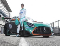 المغرب اليوم - أوّل سائقة سباقات سعودية تؤسّس فريقها الخاص
