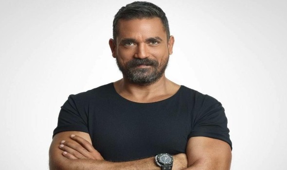 المغرب اليوم - أمير كرارة يستعين بـ مصطفى غريب للبحث عن شقيقه في فيلم الشاطر