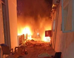 المغرب اليوم - حريق ضخم يلتهم بوابة المستشفى الإماراتي في رفح بفعل القصف الصهيوني الأخير