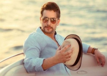 المغرب اليوم - هاني سلامة يواصل رحلته الدرامية بشخصية جديدة في مسلسل «الذنب»