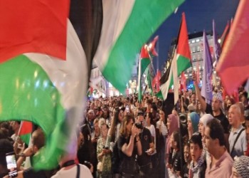 المغرب اليوم - مغاربة يُواصلون الاحتجاج  تعبيراً عن التضامن مع الفلسطينيين جراء الحرب الإسرائيلية على قطاع غزة