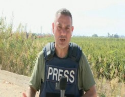 المغرب اليوم - الشرطة الإسرائيلية تحتجز مراسل وطاقم قناة 