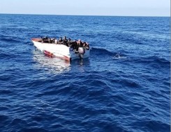 المغرب اليوم - البحرية الملكية المغربية تعترض قاربًا على متنه 59 مرشحًا للهجرة غير الشرعية نواحي طانطان