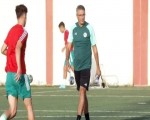 المغرب اليوم - مدرب منتخب الجزائر يصفع لاعبيه أمام الجماهير1703415/417