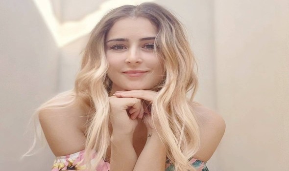 عائشة بن أحمد تتغنى بأداء ريهام عبد الغفور وحمزة العيلي في «حكاية نرجس»