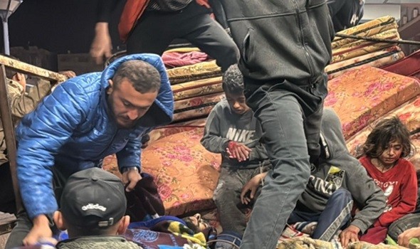 مقتل 31 فلسطينيا قرب مركز توزيع مساعدات وانقطاع الاتصالات عن غزة