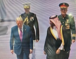 المغرب اليوم - محمد بن سلمان يستقبل دونالد ترامب بجولة بعربة غولف في الدرعية التاريخية