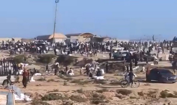 المغرب اليوم - فوضى وجوع في غزة بعد دخول محدود للمساعدات وسط انهيار أمني وهجوم مسلح على قافلة غذائية
