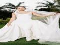 المغرب اليوم - أمينة خليل تتألق بفستان زفاف ملكي يعكس أنوثة ناعمة وأناقة خالدة