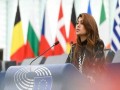 المغرب اليوم - ترحيل الناشطة الفرنسية الفلسطينية ريما حسن إلى باريس بعد احتجازها على متن سفينة متجهة إلى غزة