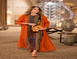المغرب اليوم - الملكة رانيا تتألق بالأزياء المقلمة وتلفت الأنظار بتنسيقات عصرية
