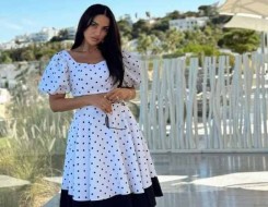 المغرب اليوم - النجمات يعِدن نقشة البولكا دوت إلى الواجهة بأسلوب أنيق