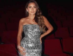 المغرب اليوم - فساتين السهرة المرصعة تتألق على سجادة حفل الموركس دور 2025 وإطلالات نجمات الوطن العربي تأسر الأنظار
