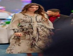 المغرب اليوم - نقشات الأزهار تزين إطلالات الأميرة رجوة بلمسة رومانسية تعكس أناقتها الملكية