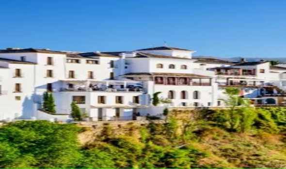 المغرب اليوم - أفضل 5 وجهات سياحية في إسبانيا لاستكشاف سحر الخريف 2025