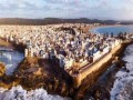 المغرب اليوم - الصويرة المغربية مدينة ساحرة تجمع بين التاريخ وروح المغامرة في ركوب الأمواج