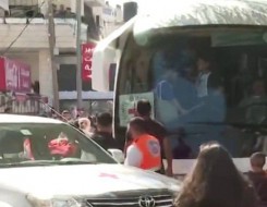 المغرب اليوم - فرحة ناقصة في الضفة الغربية بعد الإفراج عن الأسرى وإبعاد العشرات إلى غزة ومصر