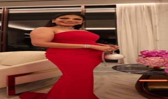 المغرب اليوم - منى زكي تتألق بالأحمر والأسود في أمسية فخمة جمعت النجمات في دبي