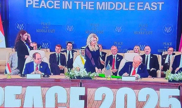المغرب اليوم - قادة أميركا ومصر وقطر وتركيا يوقعون وثيقة اتفاق غزة