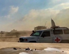 المغرب اليوم - حماس تسلّم جثة أسير إسرائيلي للصليب الأحمر وتؤكد أن المتبقّي اثنان فقط