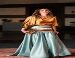 المغرب اليوم - لمسة الحرير تعزز فخامة إطلالة الملكة رانيا باللون الأزرق الفيروزي