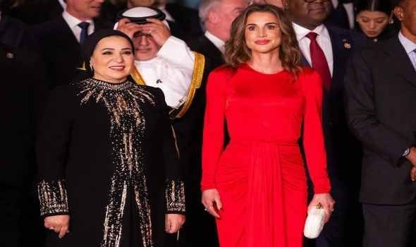 المغرب اليوم - أناقة ملكات مصر القديمة تُلهم النجمات في افتتاح المتحف المصري وسحر فرعوني يلفّ الحفل بحضور الملكة رانيا