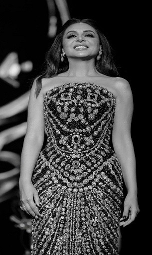 المغرب اليوم - أنغام تتألق بفستان أنيق وتلهم عاشقات الأناقة في سهرات الخريف