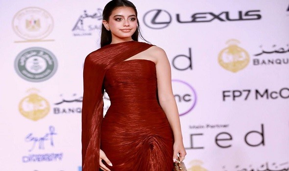 المغرب اليوم - صيحة الكمّ الكاب تعود بقوّة وأناقة النجمات تؤكّد حضورها هذا الموسم