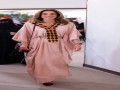 المغرب اليوم - العبايات بحضور لافت في أناقة الملكة رانيا