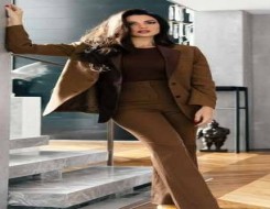 المغرب اليوم - ألوان التراب تسحر إطلالات النجمات شتاء 2026