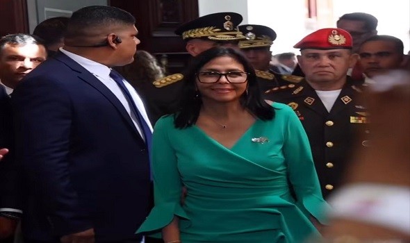 ديلسي رودريغيز تؤكد سيادة القرار الوطني وتعلن الإفراج عن معتقلين سياسيين