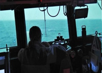 المغرب اليوم - الجيش الأميركي يحذر من احتمال استهداف موانئ إيران على مضيق هرمز