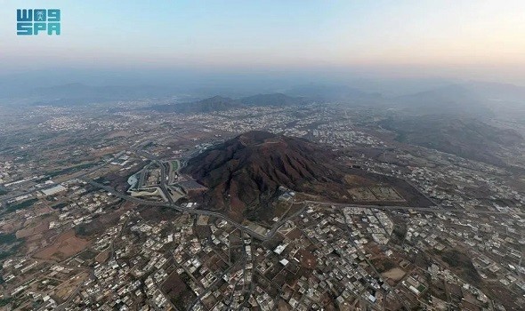 المغرب اليوم - جبل الحيلة بمحايل عسير معلم سياحي يتصدر تكويناً جيولوجياً فريداً