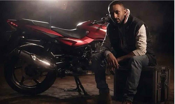 المغرب اليوم - الرابر السوداني عبد الرحمن محمد يحوّل أغنية قصيرة إلى ظاهرة رقمية تجتاح المنصات العربية