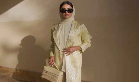 المغرب اليوم - طرق لتنسيق الأصفر الزبدي بأسلوب أنيق للمحجبات