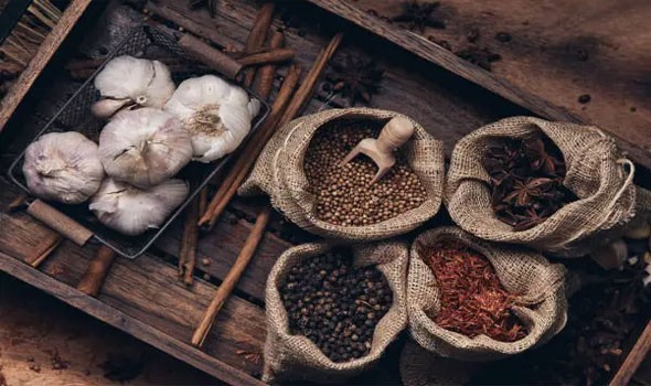 10 أنواع من التوابل قد تساعد في تقليل الالتهاب