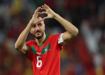 المغرب اليوم - رومان سايس قائد منتخب المغرب يعلن اعتزاله اللعب دوليا