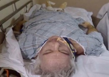 المغرب اليوم - جيفري إبستين يلقي باللوم على الملك تشارلز في تنحي الأمير أندرو