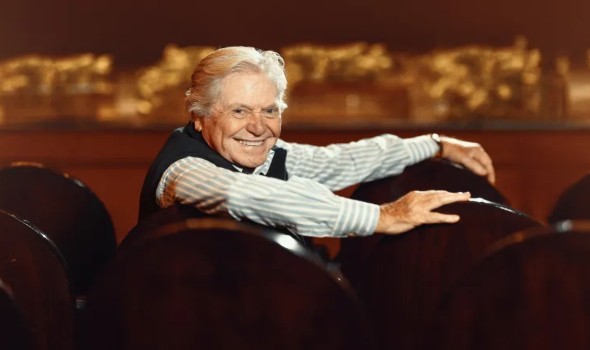 المغرب اليوم - حسين فهمي يوضح موقفه من محكمة الأسرة وزوجاته السابقات