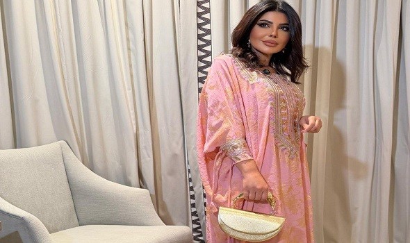 المغرب اليوم - إطلالات بلمسات اللون الوردي يمكن أن تلهمك لأيام عيد الفطر 2026 من وحي عاشقات الموضة